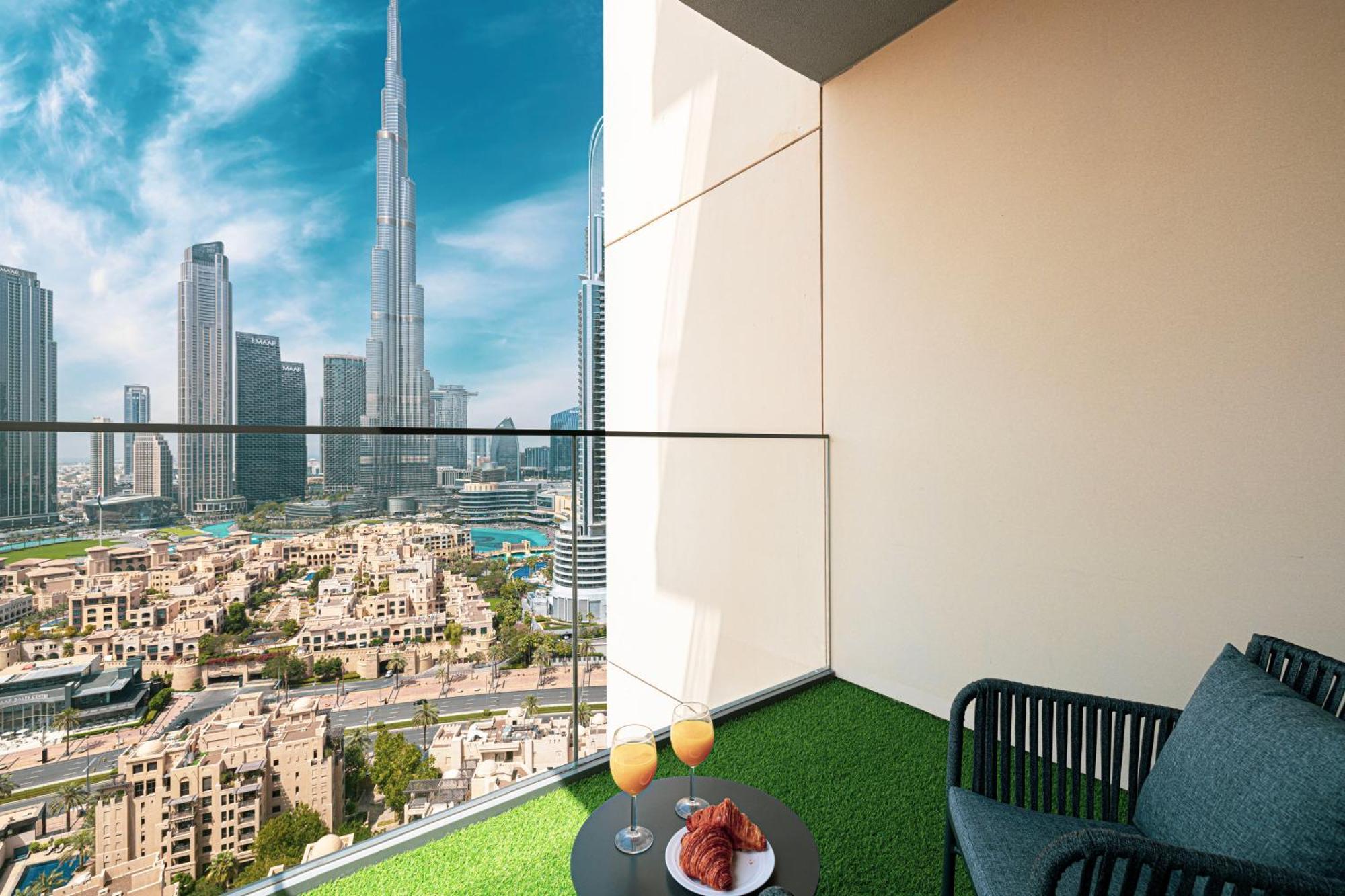 Smartstay At Burj Royale - Full Burj Khalifa View - Brand New Luxury Apartments ドバイ エクステリア 写真