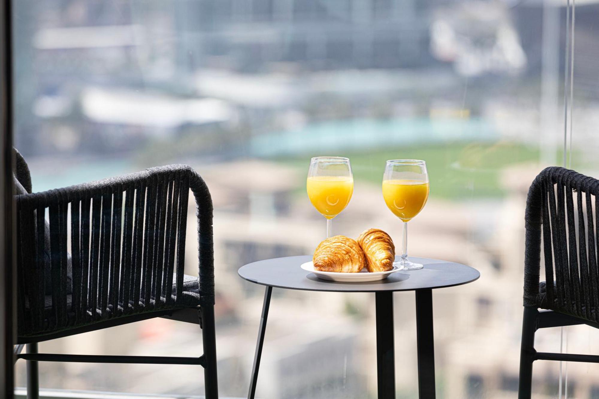 Smartstay At Burj Royale - Full Burj Khalifa View - Brand New Luxury Apartments ドバイ エクステリア 写真