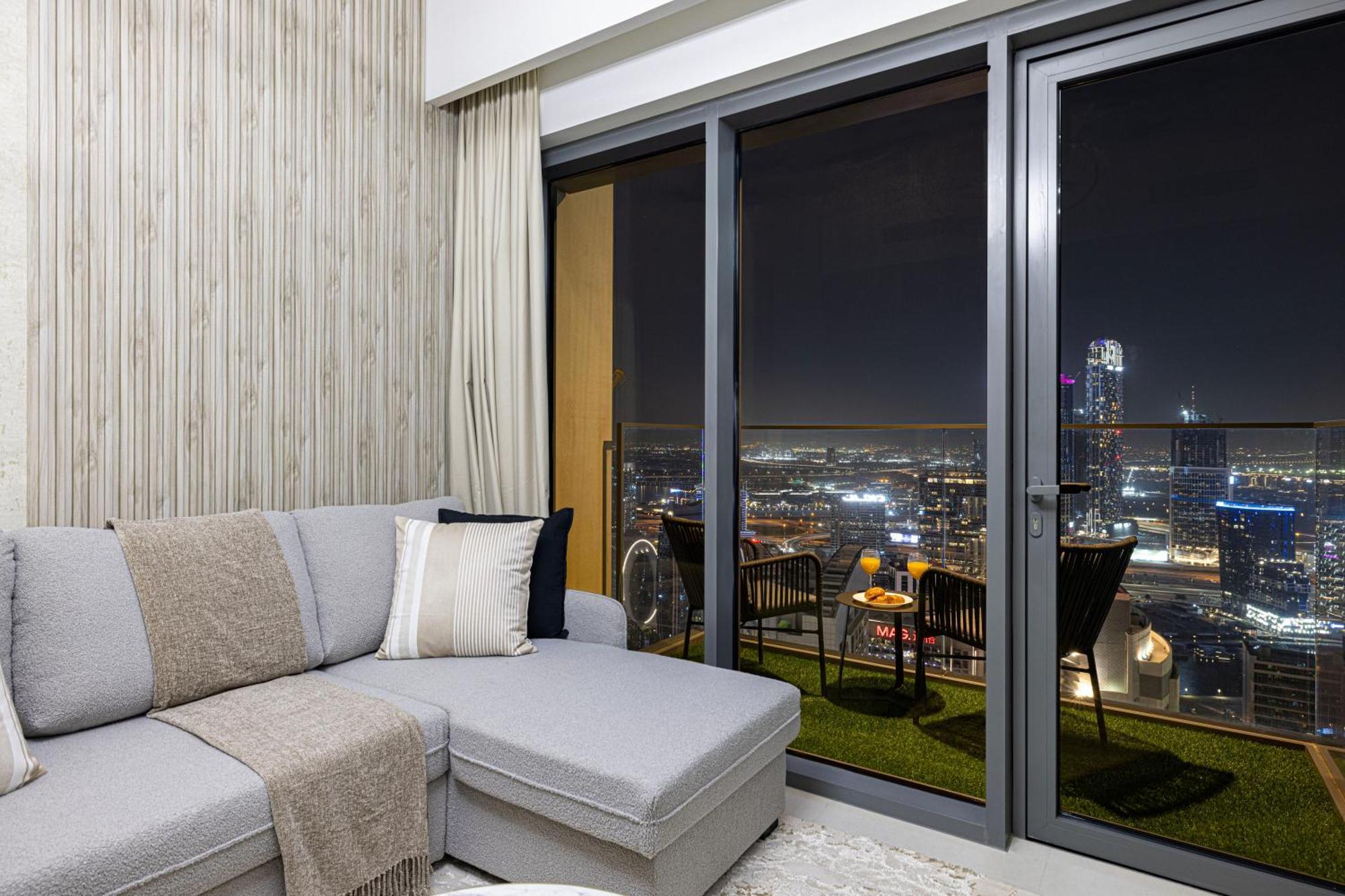 Smartstay At Burj Royale - Full Burj Khalifa View - Brand New Luxury Apartments ドバイ エクステリア 写真