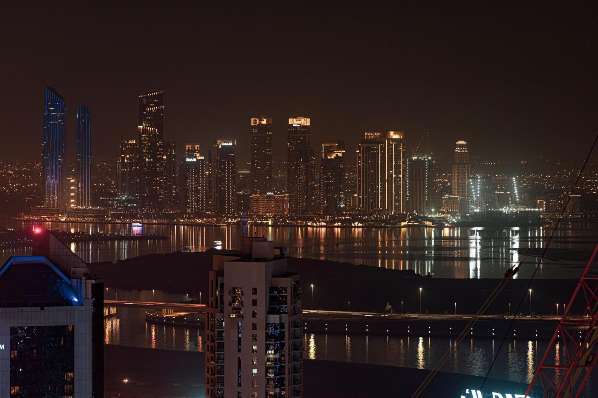 Smartstay At Burj Royale - Full Burj Khalifa View - Brand New Luxury Apartments ドバイ エクステリア 写真