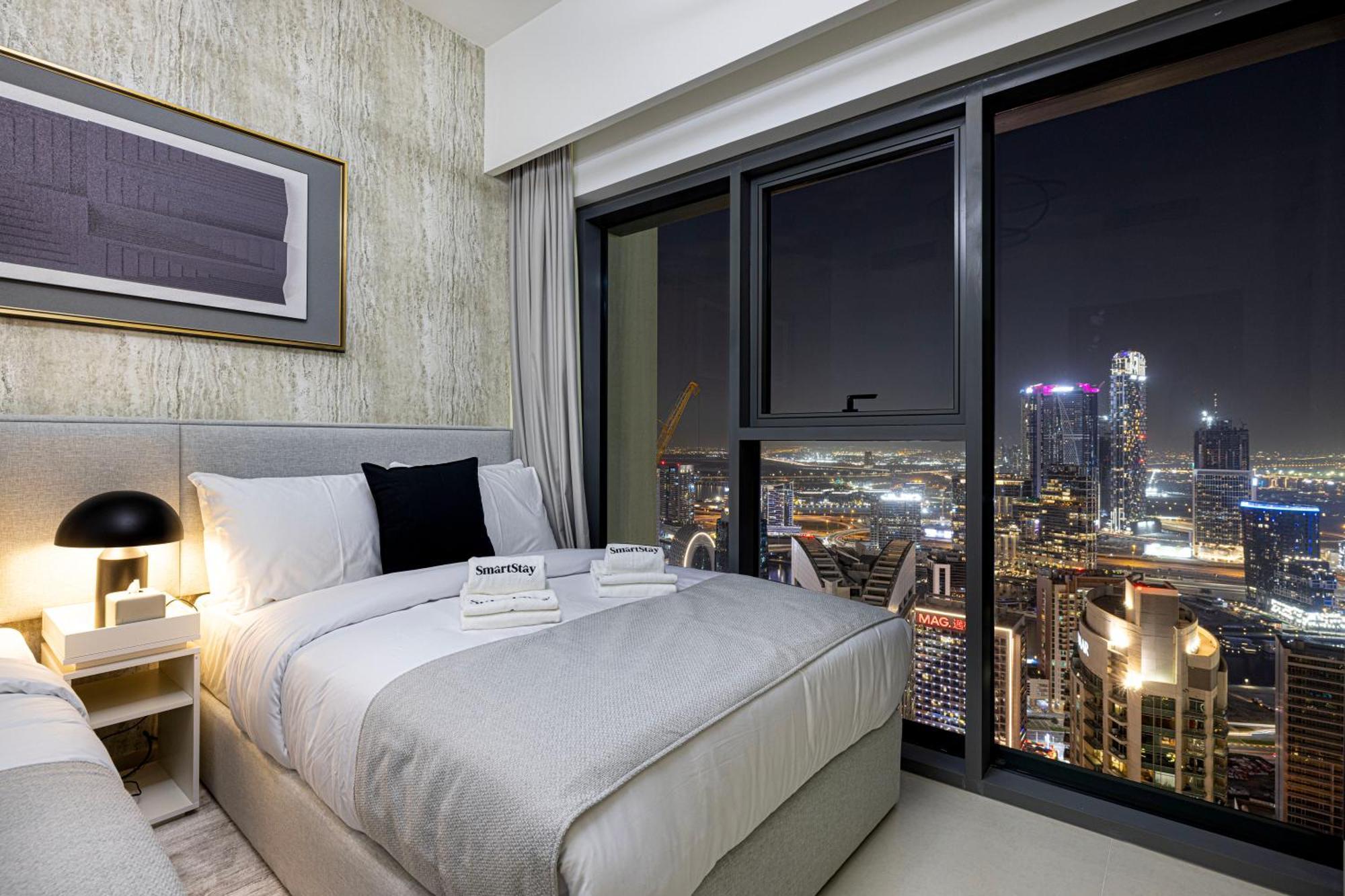 Smartstay At Burj Royale - Full Burj Khalifa View - Brand New Luxury Apartments ドバイ エクステリア 写真