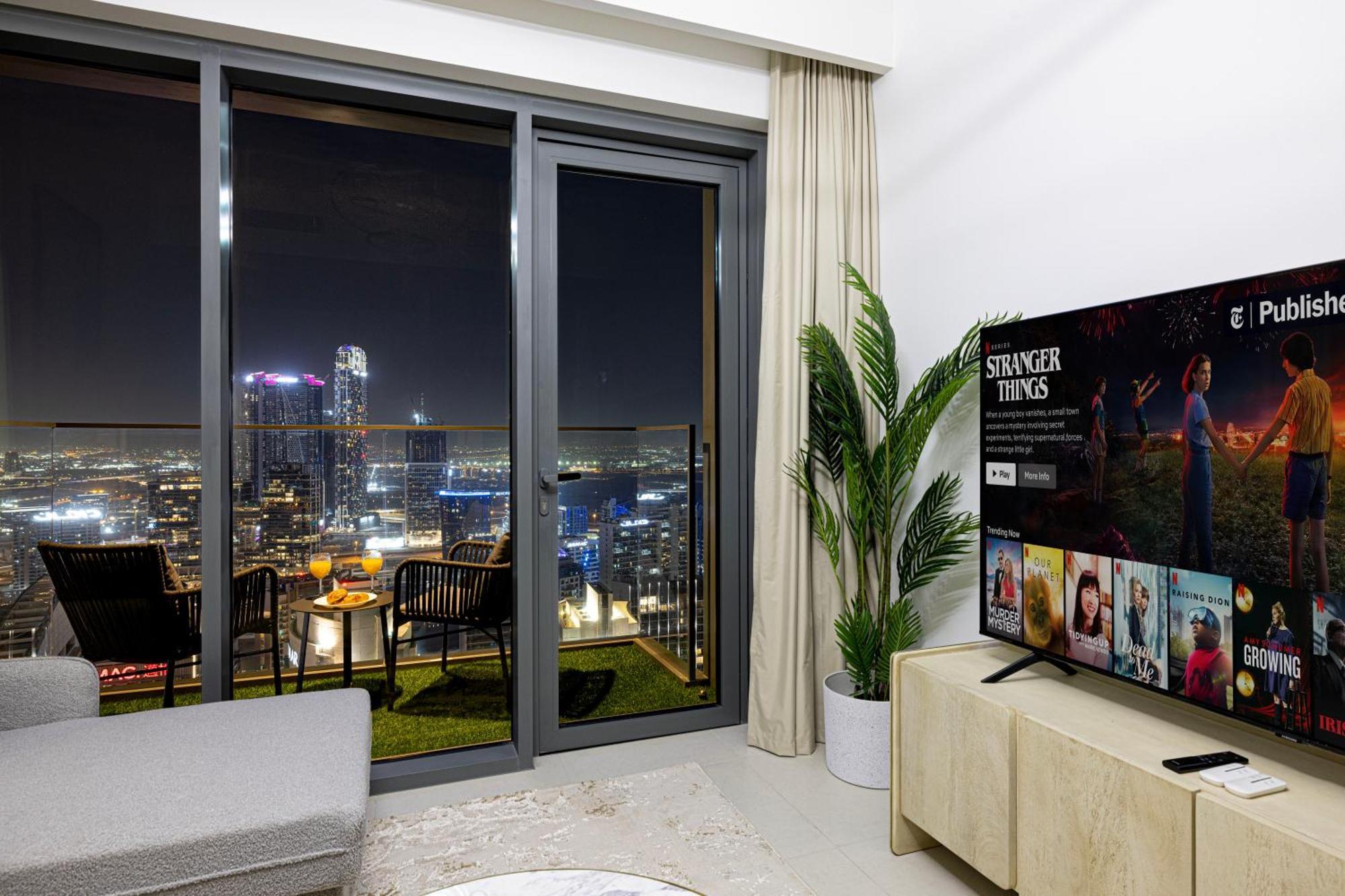 Smartstay At Burj Royale - Full Burj Khalifa View - Brand New Luxury Apartments ドバイ エクステリア 写真