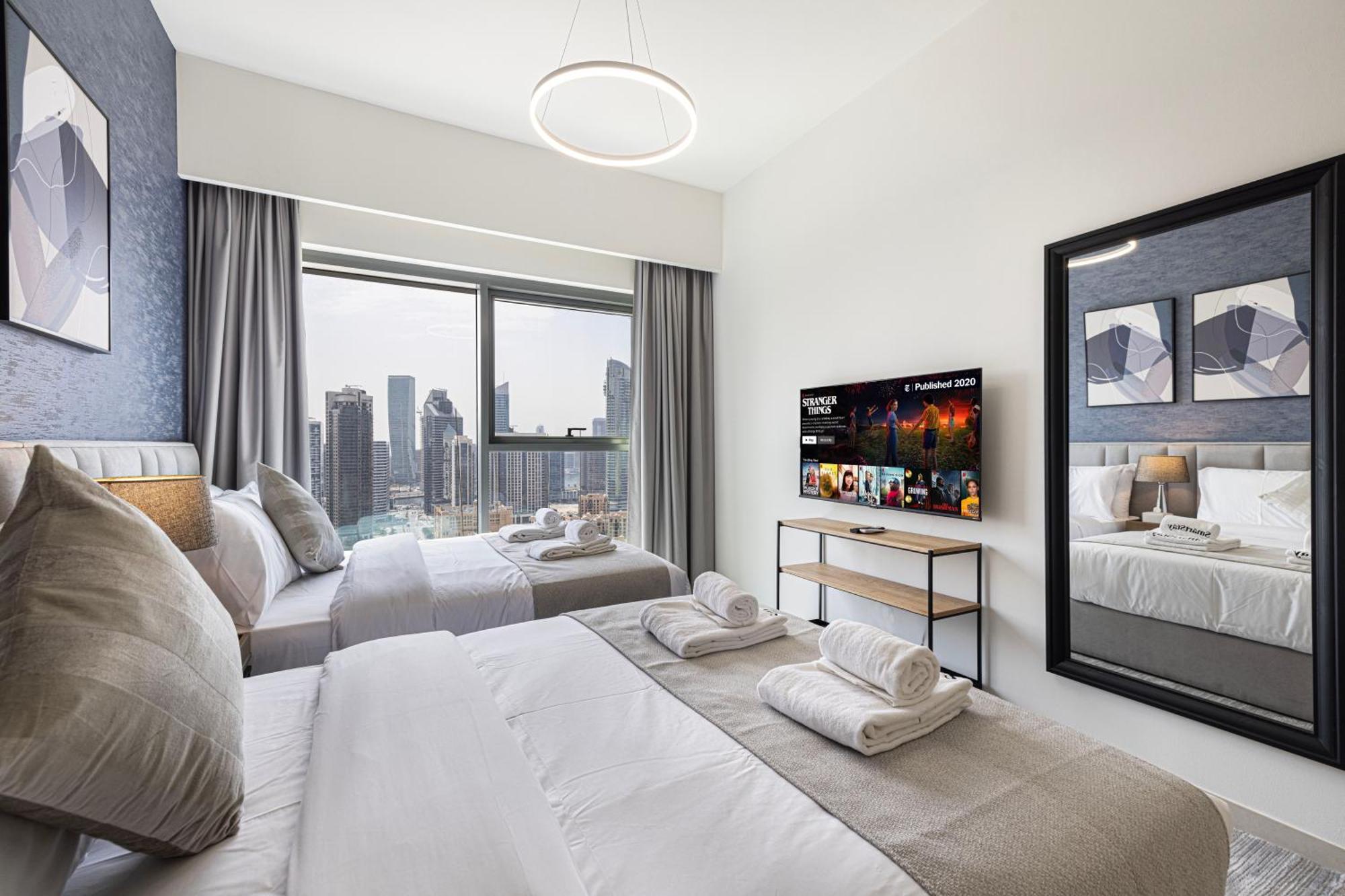 Smartstay At Burj Royale - Full Burj Khalifa View - Brand New Luxury Apartments ドバイ エクステリア 写真