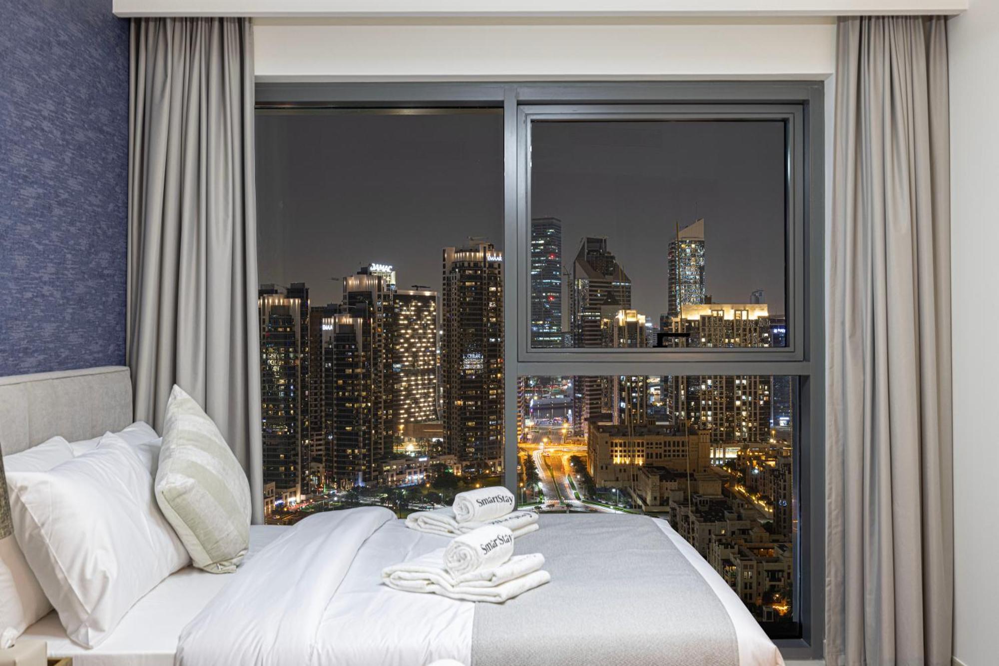 Smartstay At Burj Royale - Full Burj Khalifa View - Brand New Luxury Apartments ドバイ エクステリア 写真