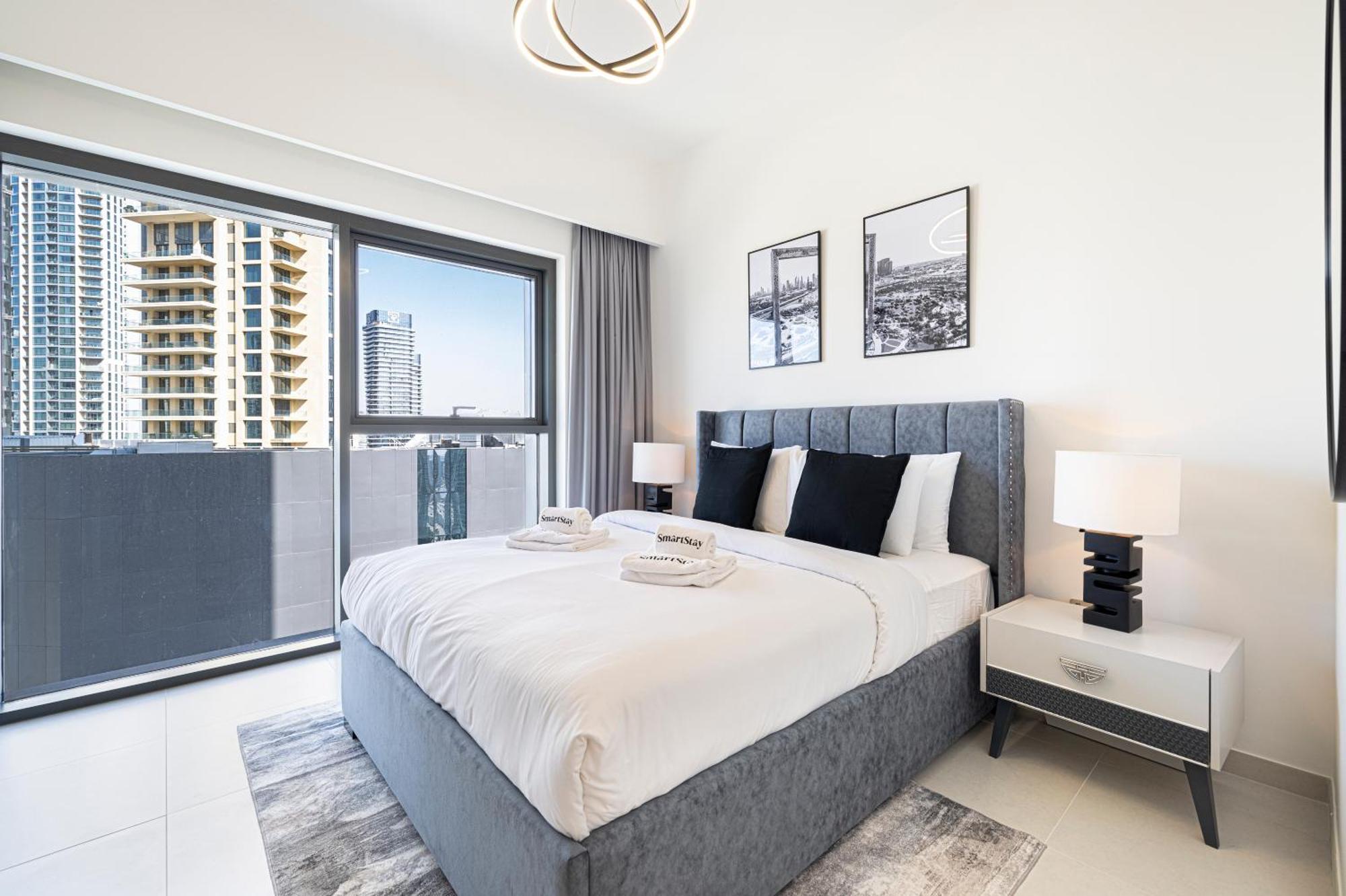 Smartstay At Burj Royale - Full Burj Khalifa View - Brand New Luxury Apartments ドバイ エクステリア 写真