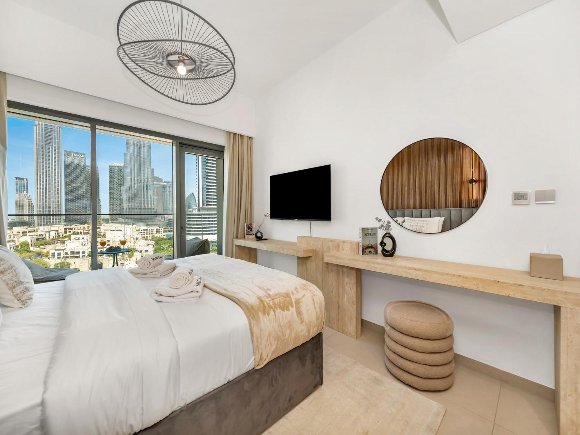 Smartstay At Burj Royale - Full Burj Khalifa View - Brand New Luxury Apartments ドバイ エクステリア 写真