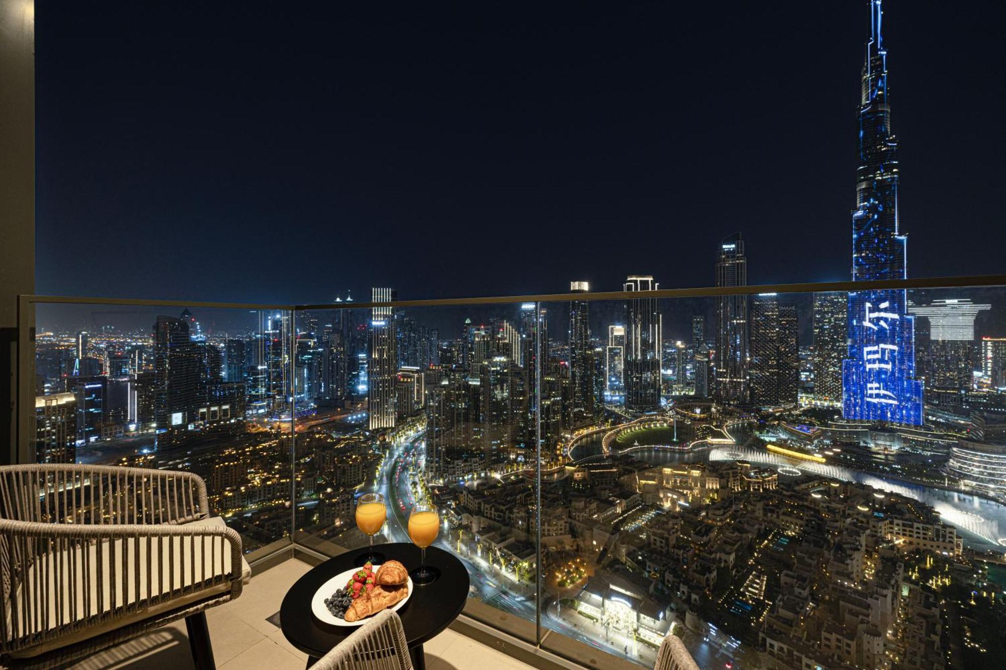 Smartstay At Burj Royale - Full Burj Khalifa View - Brand New Luxury Apartments ドバイ エクステリア 写真