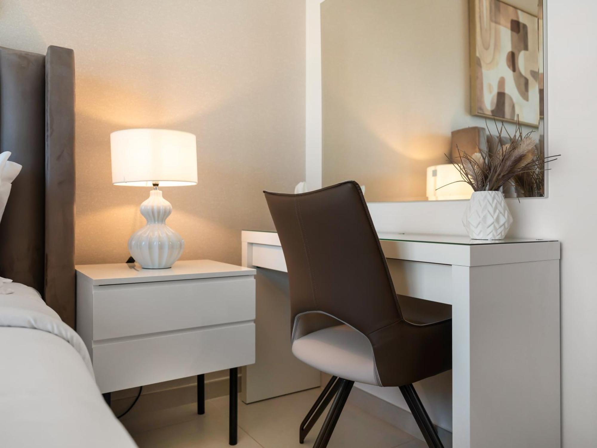 Smartstay At Burj Royale - Full Burj Khalifa View - Brand New Luxury Apartments ドバイ エクステリア 写真